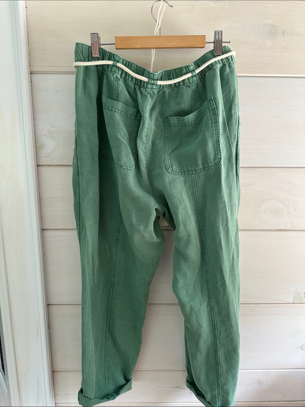 Green linen crop baggy pants with tie waist. - Picture 5 of 6